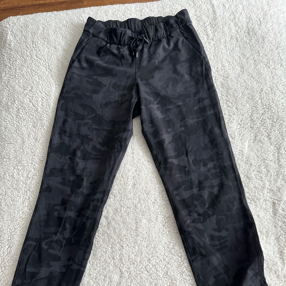 Lululemon leggings, comfy not fitted camo black and grey  size 4 with pockets